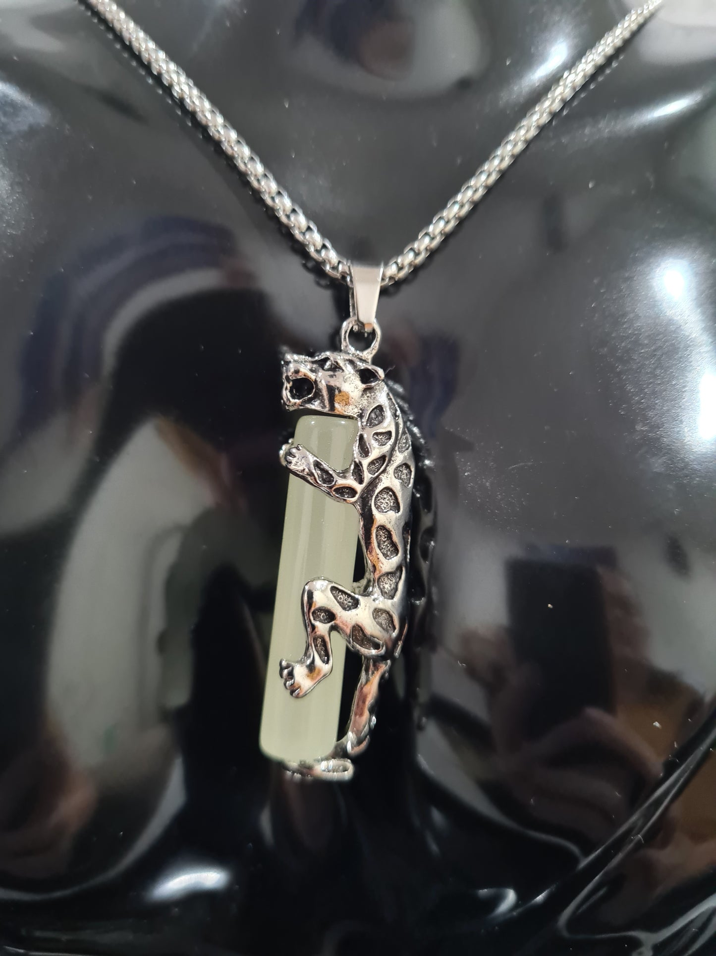 Cheetah Necklace, Luminous