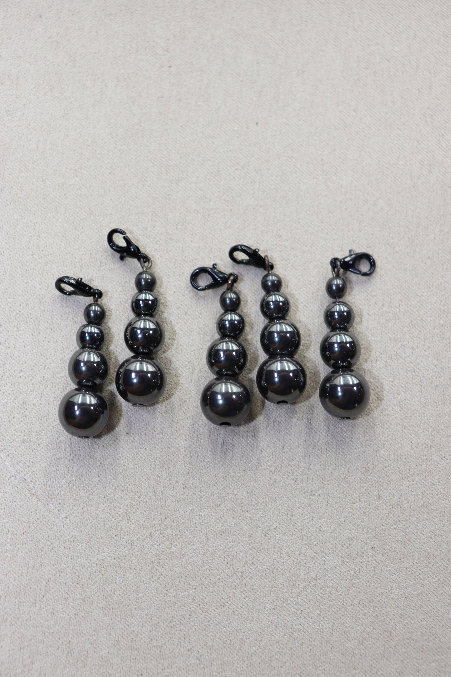 Zipper Pull Black