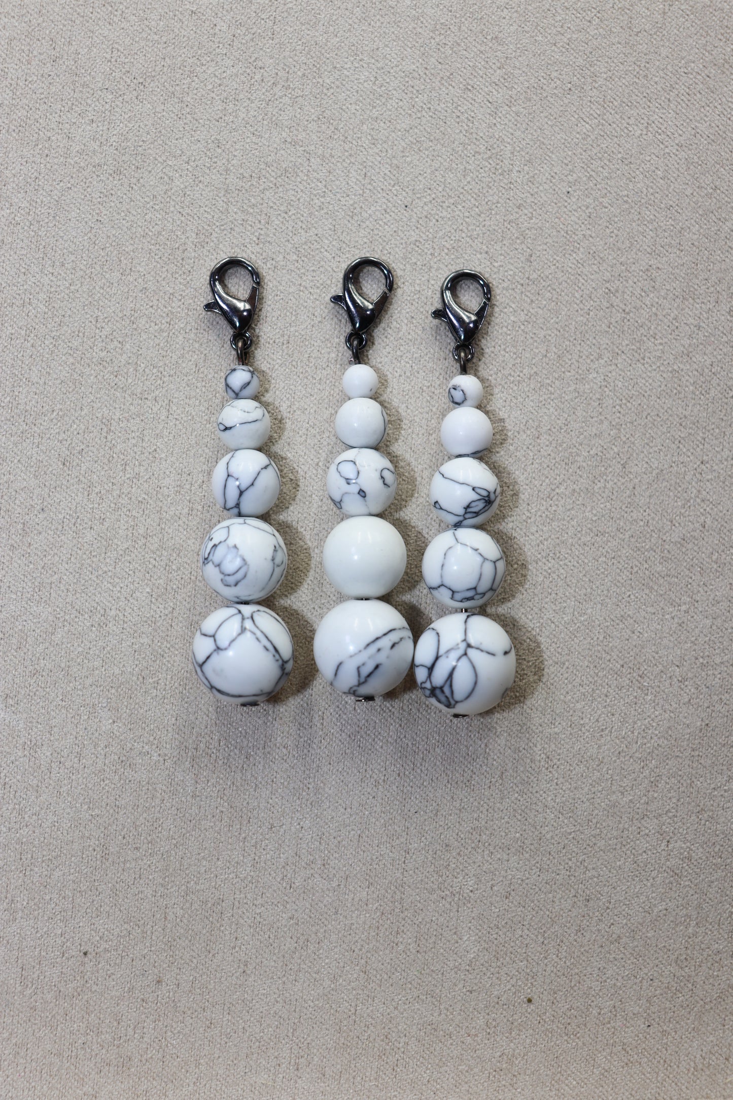 Zipper Pull Black
