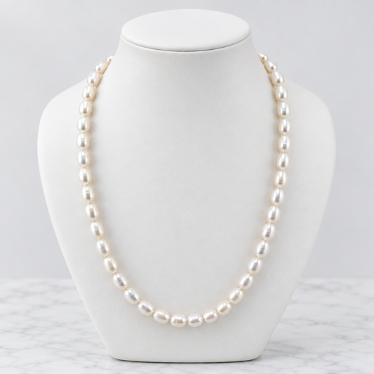 LDJ-1533 creamy-white freshwater pearl choker on a white porcelain bust and marble background
